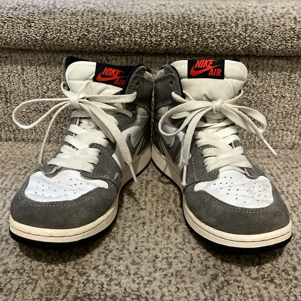 Nike Air Jordan 1 Retro High OG Gray and White 4Y